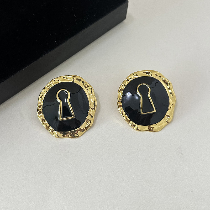 Exaggerated Black Enameled All - Vintage Collectible Accessories 评论和价格